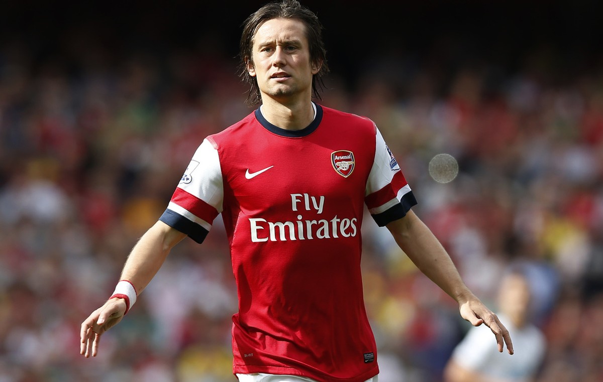 Arsenal's Tomas Rosicky plays against Tottenham Hotspur during their English Premier League soccer match at Emirates stadium, London, Sunday, Sept. 1, 2013. (AP Photo/Sang Tan)