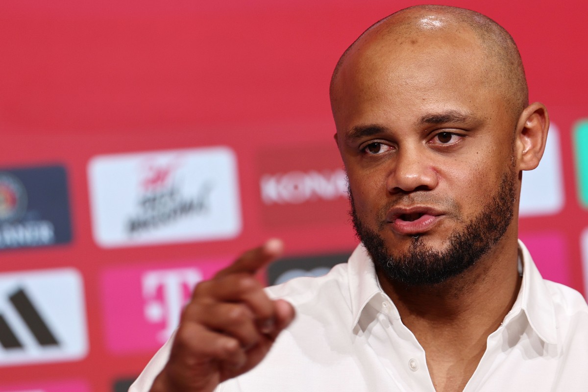 epa11379084 Bayern Munich's new head coach Vincent Kompany attends his presentation at the Allianz Arena in Munich, Germany, 30 May 2024. The 38-year-old has agreed a contract with the German rec ...