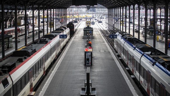 Blick in den Bahnhof Luzern, aufgenommen am Montag, 18. Januar 2021. Aufgrund der anhaltenden Krise um die Pandemie des Coronavirus, wurden ab Montag die Massnahmen zur Eindaemmung der Verbreitung des ...