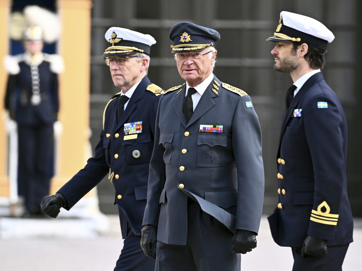 Sweden's King Carl XVI Gustaf, center, and Prince Carl Philip, right, at the celebration of King Carl Gustaf's birthday at Stockholm Palace in Stockholm, Sunday, April 30, 2023. (Claudio Bre ...