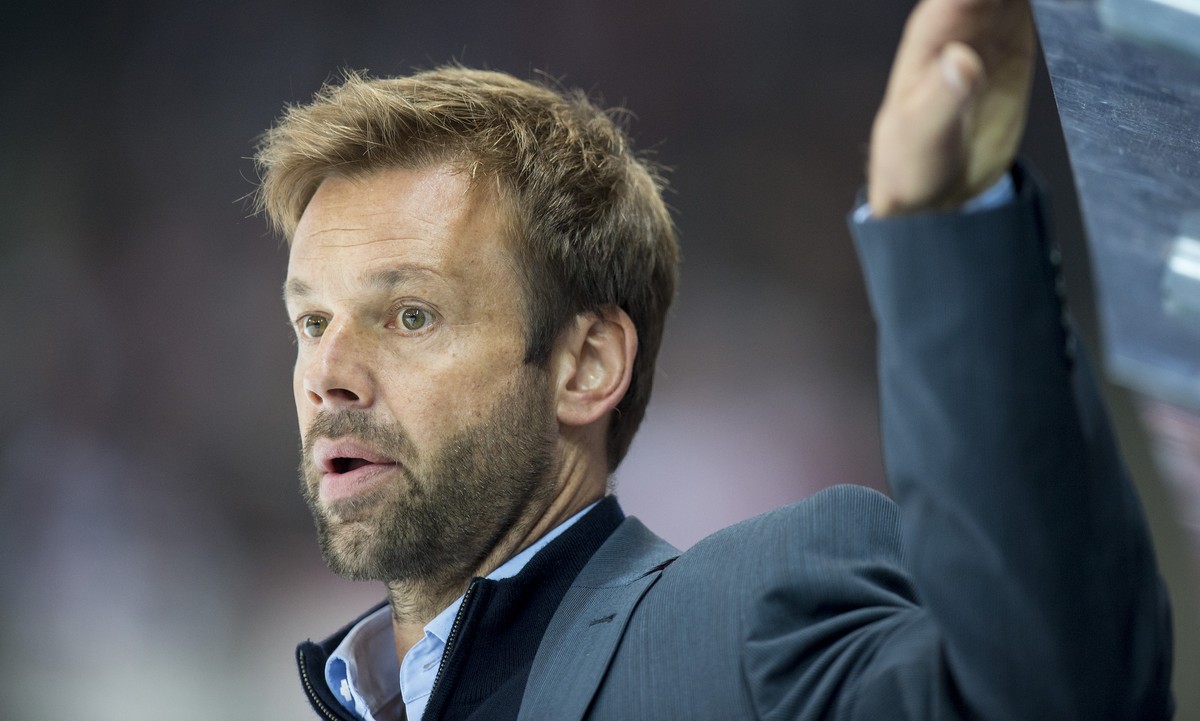 ARCHIV --- L'entraineur assistant biennois Gerd Zenhaeusern, lors du match du championnat suisse de hockey sur glace de National League A, entre le Lausanne Hockey Club, LHC, et le EHC Biel-Bienn ...