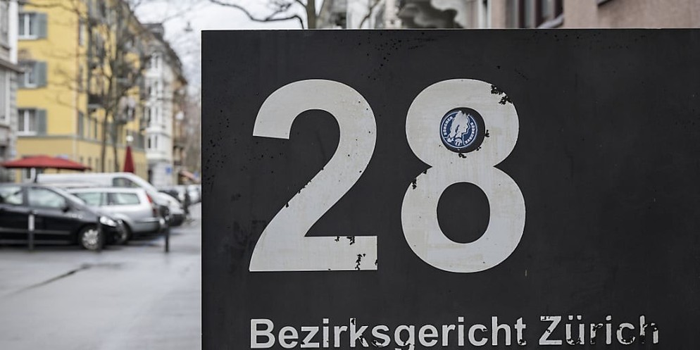 Der 21-jährige Mann, der im September 2021 einen 66-jährigen Obdachlosen zu Tode getreten hat, muss eine stationäre therapeutische Massnahme absolvieren. Das Bezirksgericht Zürich hat ihn am Mittwoch  ...