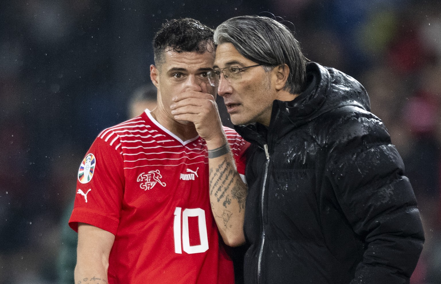 epa10983593 Switzerland&#039;s head coach Murat Yakin speaks with Granit Xhaka during the UEFA Euro 2024 qualifying group I soccer match between Switzerland and Kosovo at the St. Jakob-Park stadium in ...