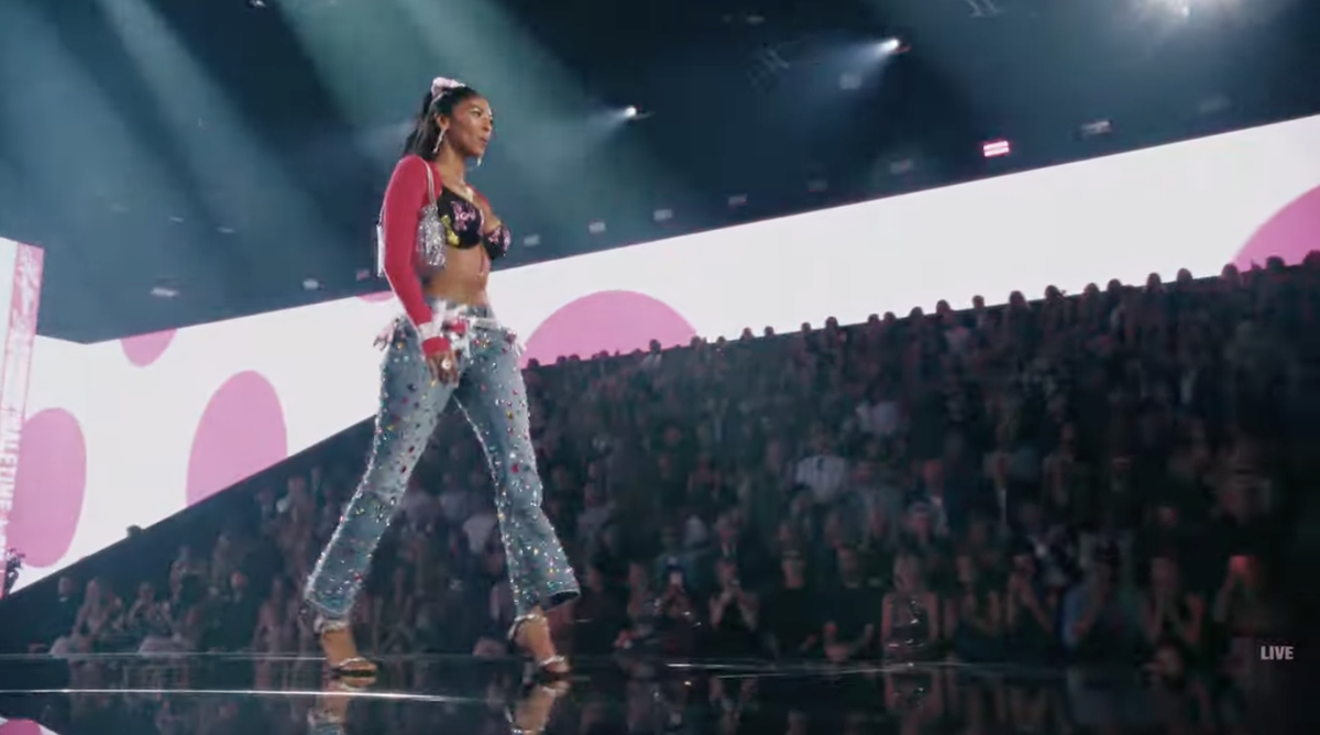 Bella Hadid, Adriana Lima, Gigi Hadid et une avalanche de paillettes: on a regardé le défilé Victoria’s Secret 2026. Voici nos impressions sans filtre.