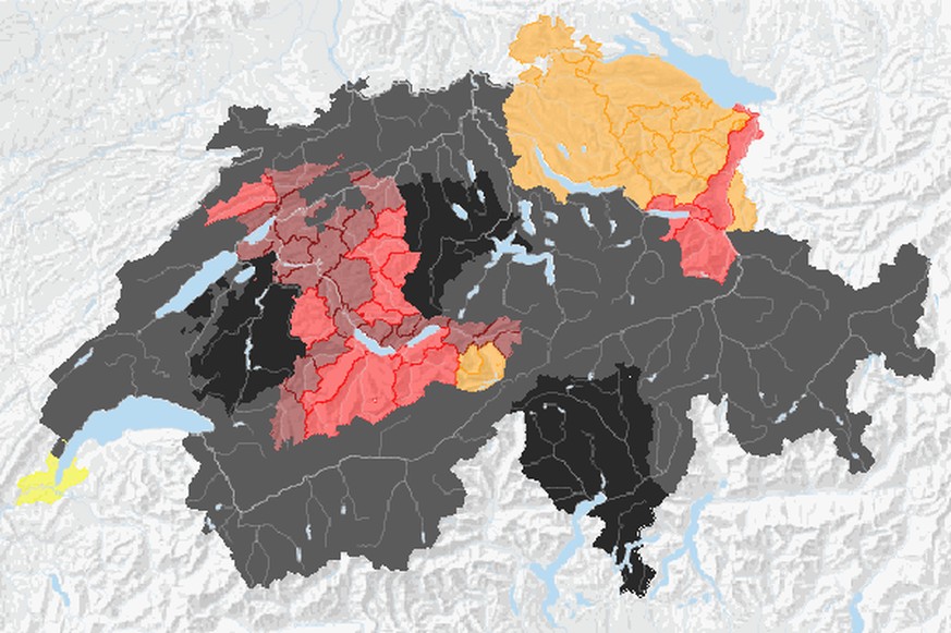 Waldbrandgefahr in der Schweiz, Stand 17.7.2015. Legende: schwarz = absolutes Feuerverbot, grau = Feuerverbot im Wald, gelb = mässige Gefahr, orange = erhebliche Gefahr, rot = grosse Gefahr, dunkelrot ...