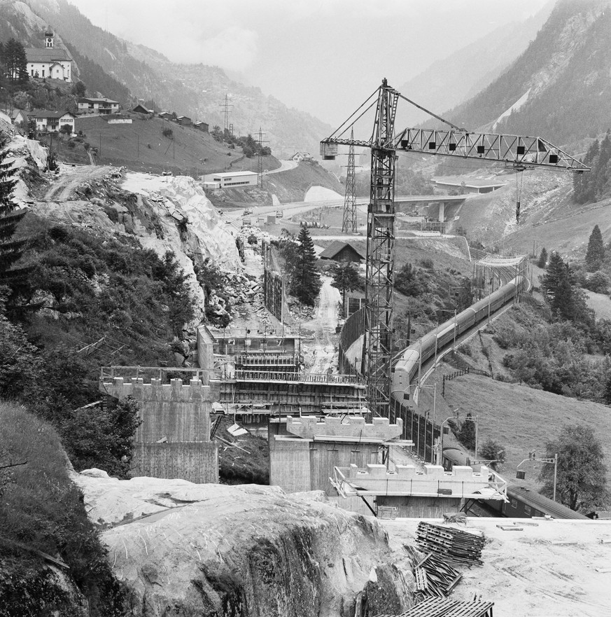 1975: Autobahn Nationalstrasse N2, Meitschligen, Wassen.&nbsp;