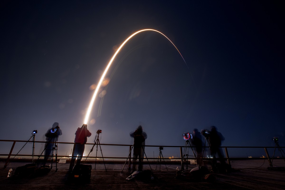 epa11825569 The Blue Ghost Mission 1 on a SpaceX Falcon 9 rocket lifts off from NASA?s Launch Complex 39A at the agency's Kennedy Space Center in Cape Canaveral, Florida, USA, 15 January 2025. Ac ...