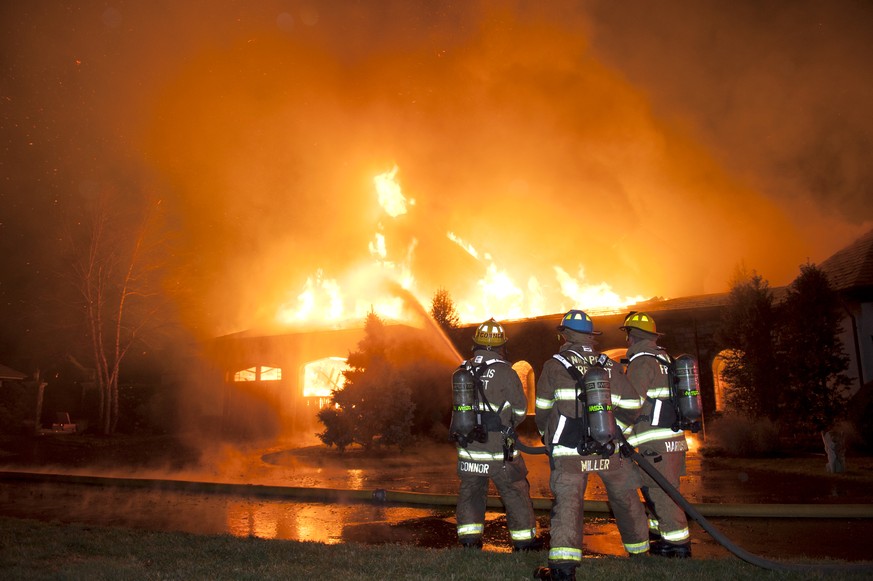 Brandbekämpfung bei einer Luxus-Villa in Annapolis.