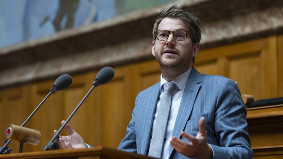 Baptiste Hurni, SP-NE, spricht waehrend der Sondersession der Eidgenoessischen Raete, am Dienstag, 2. Mai 2023, in Bern. (KEYSTONE/Peter Klaunzer)