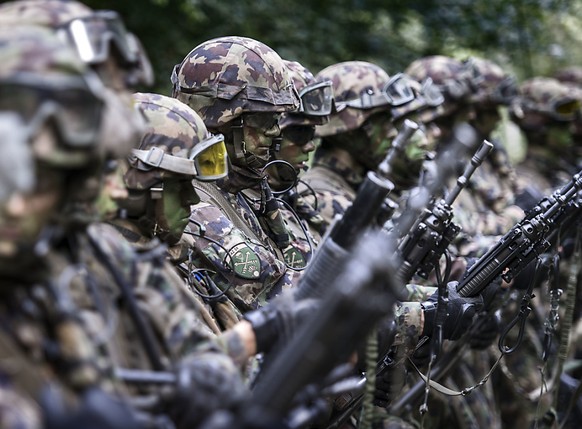 Rund 11&#039;600 Rekruten dürften nach Angaben des VBS am Montag für den ersten Start der Rekrutenschulen 2020 eingerückt sein. (Symbolbild)