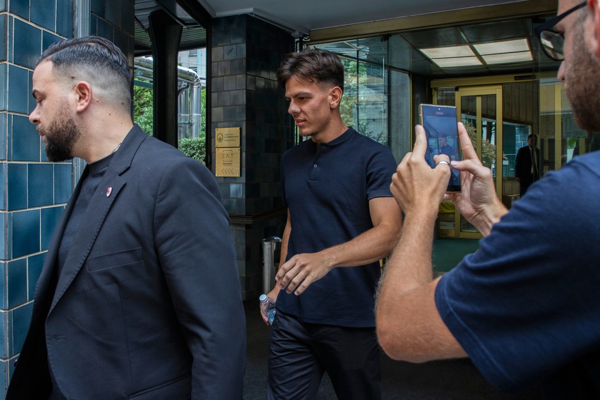 Switzerland's Ardon Jashari arrives for medical checks in Milan, Italy, Wednesday, Aug. 6, 2025. (Marco Ottico/LaPresse via AP)
Italy Soccer AC Milan Jashari