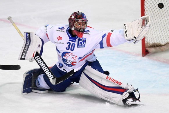 Zurich&#039;s goalkeeper Lukas Flueeler, during the preliminary round game of National League Swiss Championship 2017/18 between HC Lugano and ZSC Lions, at the ice stadium Resega in Lugano, Switzerla ...