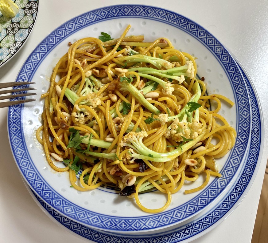 schaut mal wie oft ich diese fucking bilder uploaden musste bis sie endlich klein genug für unser fucking bilder tool waren fioretti blumenkohl spaghetti sizilien kochen essen food