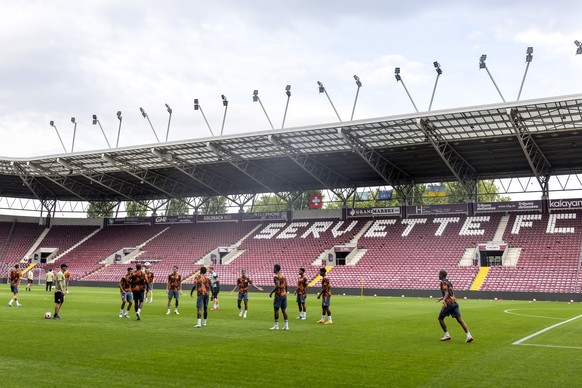 Shakhtar&#039;s players in action, during a training session of FC Schakhtar Donetsk one day before the UEFA Conference League play-offs 2nd leg soccer match against Servette FC, at the Stade de Genev ...