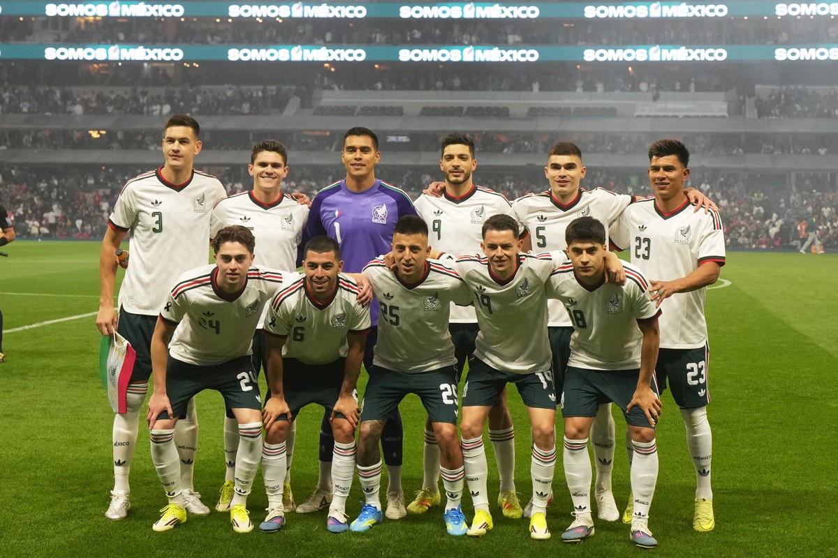 Mexico's team pose for a group photo prior to the international friendly soccer match between Mexico and Portugal in Mexico City, Saturday, March 28, 2026. (AP Photo/Fernando Llano)
Mexico Portug ...