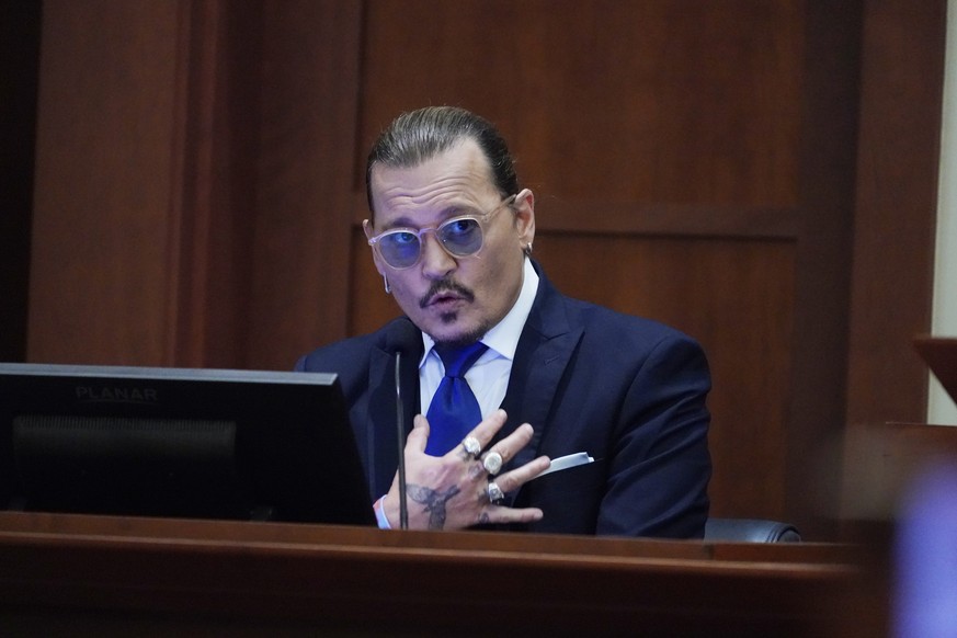 epa09908703 US actor Johnny Depp testifies in the courtroom at the Fairfax County Circuit Courthouse in Fairfax, Virginia, USA, 25 April 2022. Johnny Depp&#039;s 50 million US dollar defamation lawsui ...