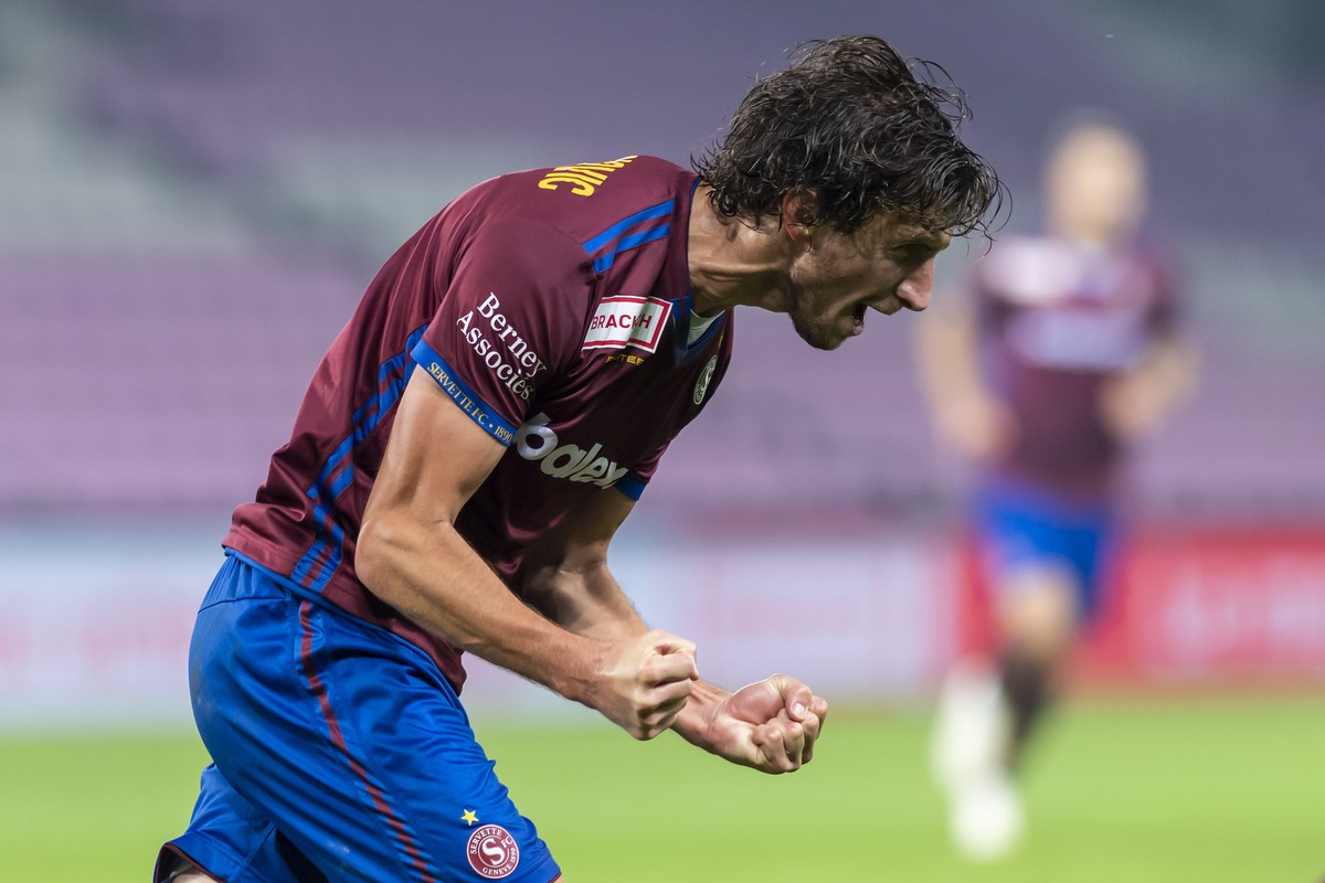 le joueur du Servette FC, Miroslav Stevanovic, laisse eclater sa joie, lors de la rencontre de football du Championnat Suisse de Challenge League entre le Servette FC et le FC Aarau, ce samedi 20 octo ...