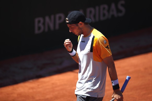 epa09240819 Jan-Lennard Struff of Germany reacts during his first round match against Andrey Rublev of Russia at the French Open tennis tournament at Roland Garros in Paris, France, 01 June 2021. EPA/ ...