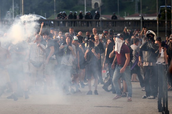 epa07791367 French anti-riot police clashes with protestors during an anti-G7 demonstration in Bayonne, near Biarritz, France, 24 August 2019, on the opening day of the G7 summit. The G7 Summit runs f ...
