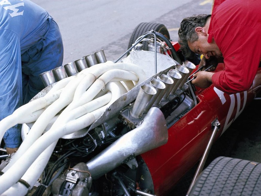 1967 Monaco GP MONTE CARLO, MONACO - MAY 07: A mechanic works on Chris Amon s Ferrari 312 during the Monaco GP at Monte Carlo on May 07, 1967 in Monte Carlo, Monaco. PUBLICATIONxINxGERxSUIxAUTxHUNxONL ...