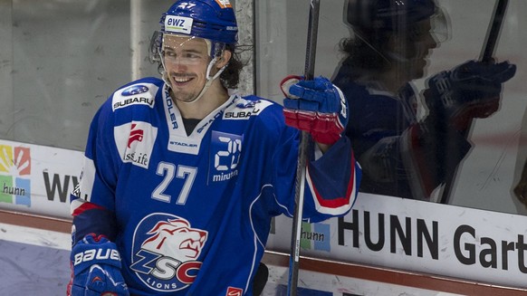 ZSC Lions Stuermer Roman Wick feiert seinen zweiten Treffer zum 8-3 waehrend dem Eishockey-Meisterschaftsspiel der National League A zwischen den ZSC Lions und den SCL Tigers am Sonntag, 19. Februar 2 ...