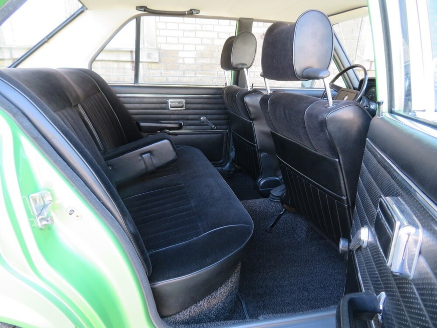 1975 BMW 520 Automatik 
https://www.oldtimers.ch/angebot/bmw-520-limousine-1975