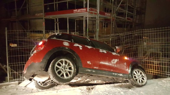 GrÃ¤nichen AG, 18. Dezember 2017: Zwischen 06.00 Uhr und 09.00 Uhr erhielt die Kantonale Notrufzentrale (KNZ) insgesamt 20 Meldungen. Im Bild: Selbstunfall in GrÃ¤nichen. Keine Verletzten. (Bild: Kapo ...