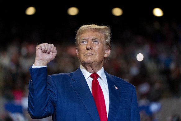 Republican presidential nominee former President Donald Trump pumps his fist as he arrives to speak at a campaign event at Nassau Coliseum, Wednesday, Sept.18, 2024, in Uniondale, N.Y. (AP Photo/Alex  ...