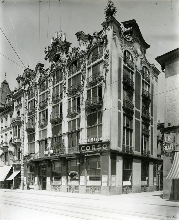 Corso Haus in Schwar weiss
