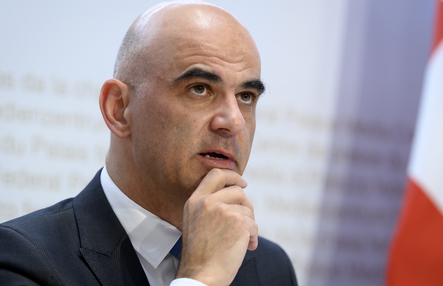 Bundesrat Alain Berset, spricht waehrend einer Medienkonferenz des Bundesrates, am Mittwoch, 11. November 2020, im Medienzentrum Bundeshaus in Bern. (KEYSTONE/Anthony Anex)