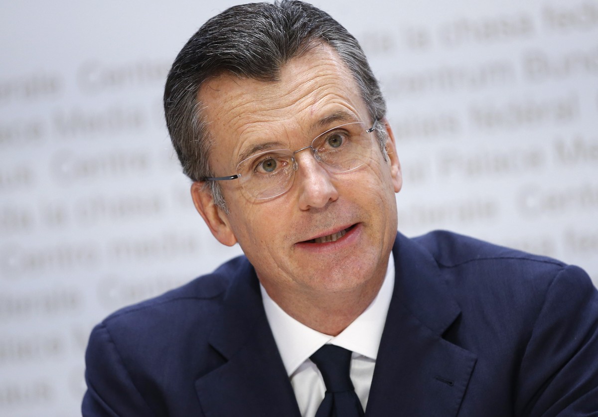 epa08780704 Philipp Hildebrand, a former head of the Swiss Central Bank, speaks at a press conference in Bern, Switzerland, 28 October 2020. The Swiss government has nominated Hildebrand as candidate  ...
