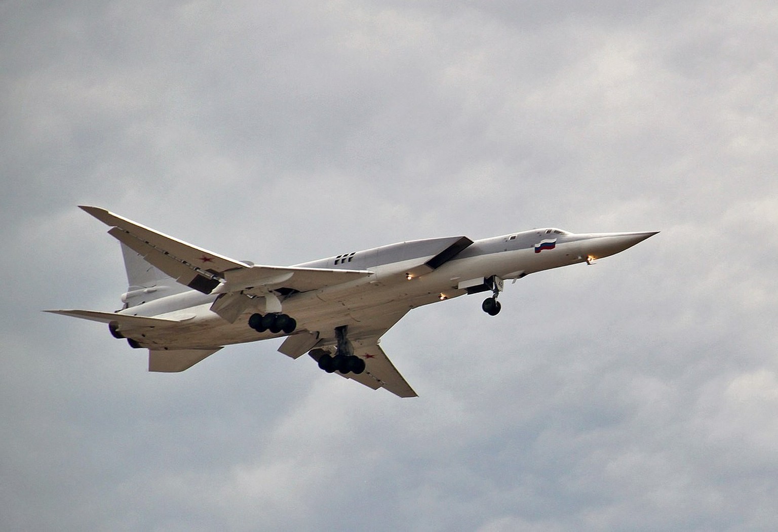 Tu-22M3 im Landeanflug auf den Flugplatz Diagilevo
https://commons.wikimedia.org/w/index.php?curid=10836137