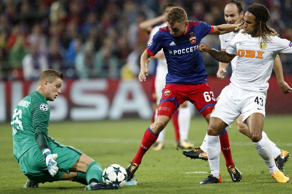 CSKA Moscow&#039;s Fedor Chalov , center challenges for the ball with Bern&#039;s goalkeeper David Von Ballmoos, left, and Kevin Mbabu, right, during the Champions League play-off second leg soccer ma ...