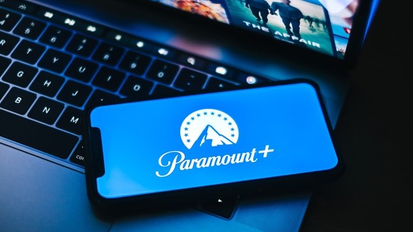 Paramount plus Logo auf Smartphone-Bildschirm.