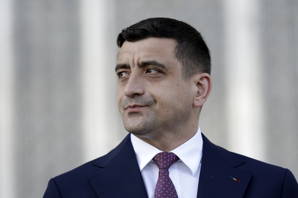 epa12073545 Ultra-nationalist party AUR leader George Simion attends a press conference with foreign media journalists held outside the Parliament Palace, on repeated presidential elections, first rou ...