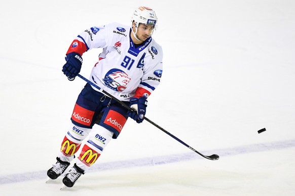 Zurich&#039;s player Inti Pestoni in action during a Champions Hockey League preliminary round match between Switzerland&#039;s HC Lugano and ZSC Lions, on Tuesday, November 15, 2016, in the Resega St ...