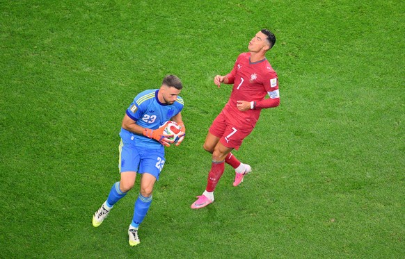 epa13092788 Goalkeeper Unai Simon of Spain (L) and Cristiano Ronaldo of Portugal in action during the FIFA World Cup 2026 Round of 16 match Portugal against Spain, in Dallas, USA, 06 July 2026. EPA/SA ...