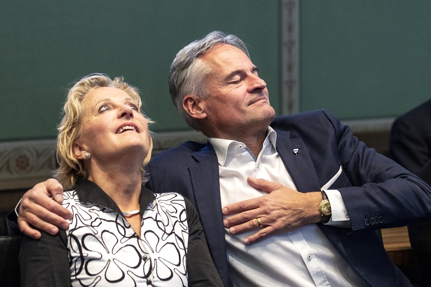 Matthias Michel, FDP, und seine Frau Christina warten auf das Wahlergebnis waehrend dem 2. Wahlgang fuer den zweiten Staenderatssitz des Kantons Zug, am Sonntag, 17. November 2019, im Regierungsgebaeu ...