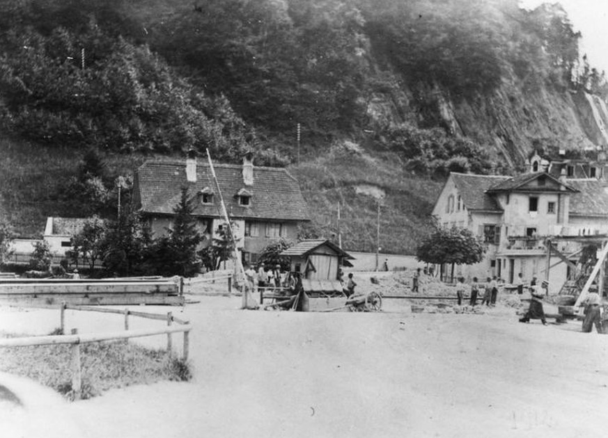 1912: Restaurant Kreuzstutz, Baselstrasse 84-88.