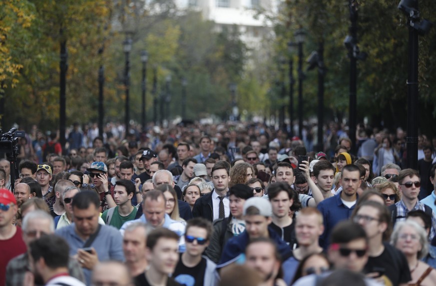 epa07807279 People attend a rally in support of opposition candidates in the Moscow City Duma elections in Moscow, Russia, 31 August 2019. Russian opposition supporters are unhappy that the district e ...