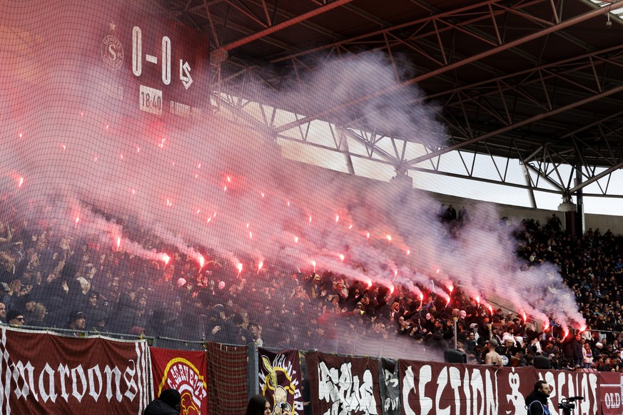 Servette ultra supporters light smoke flares, during the Super League soccer match of Swiss Championship between Servette FC and FC Lausanne-Sport, at the Stade de Geneve stadium, in Geneva, Switzerla ...