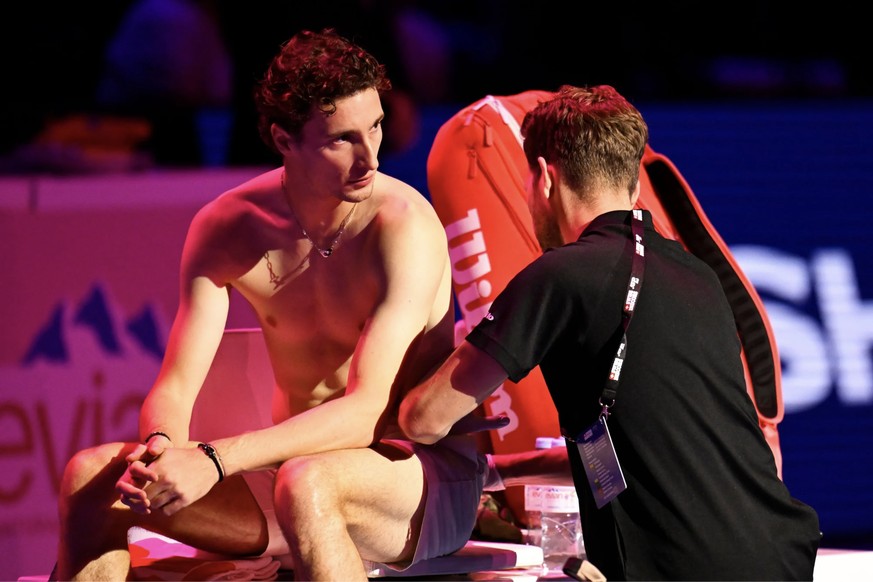 ATP Basel: Halbfinalist Ugo Humbert kurz vor seiner Aufgabe.