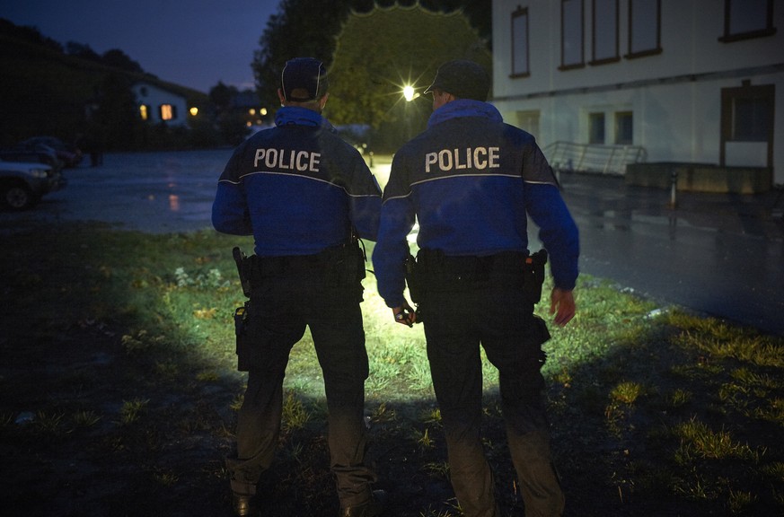 Intervention de la Police Cantonale du Valais avec plus de 80 intervenant pour une reunion d&#039;environ 40 individus de l&#039;extreme droite au Casino de Saxon en ce 5 novembre 2016. La police a mi ...