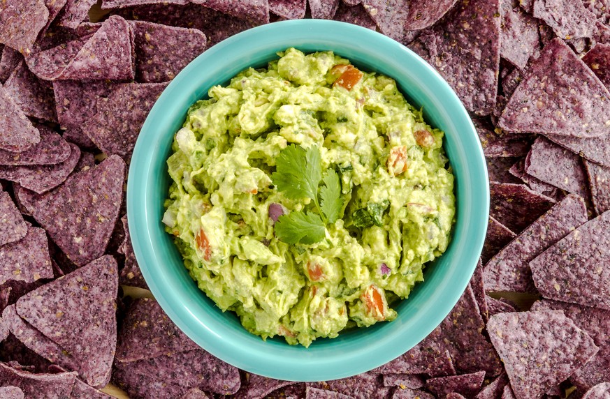 guacamole tortilla chip nachips blue corn mexiko avocado koriander chili dip essen food vegetarisch vegan