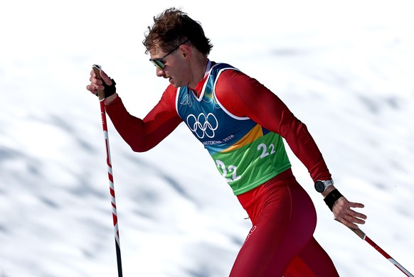 epa12742388 Nicola Wigger of Switzerland competes in the Men's 4x7.5km Relay of the Cross-Country Skiing competitions at the Milano Cortina 2026 Winter Olympic Games, in Tesero, Italy, 15 Februar ...