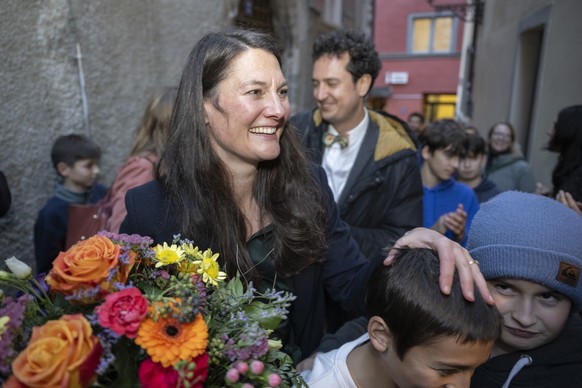 Staenderatskandidatin Tiana Angelina Moser, GLP, freut sich ueber ihren Wahlsieg nach dem zweiten Wahlgang fuer den zweiten Staenderatssitz, aufgenommen am Sonntag, 19. November 2023 im Cabaret Voltai ...