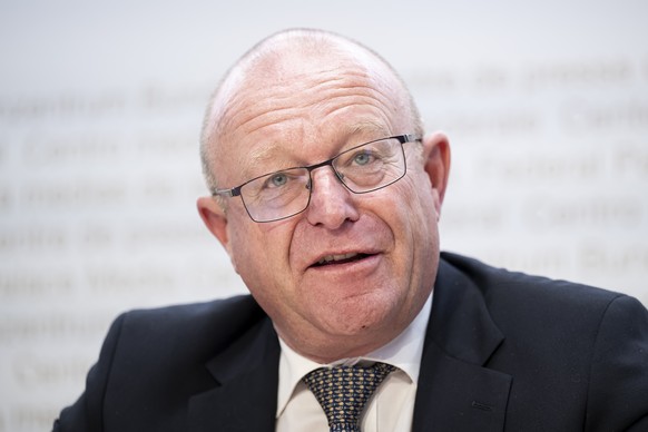 Nationalrat Jean-Luc Addor, SVP-VS, spricht waehrend einer Medienkonferenz von des Komitees 4X Ja zu den Abstimmungsvorlagen, am Donnerstag, 17. Oktober 2024 in Bern. Am 24. November 2024 stimmen die  ...