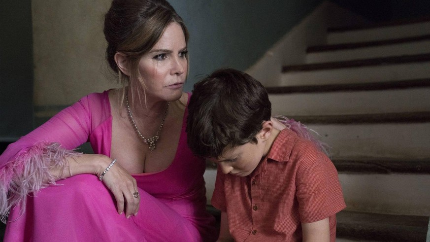 Die Kaputtheit (Jennifer Jason Leigh) von Mutter und Sohn (Sebastian Maltz).