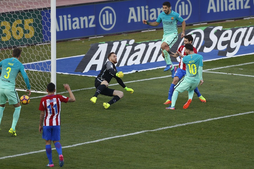 FC Barcelona Lionel Messi, right, scores a goal during a Spain&#039;s La Liga soccer match between Atletico de Madrid and FC Barcelona at the Vicente Calderon stadium in Madrid, Spain, Sunday, Feb. 26 ...