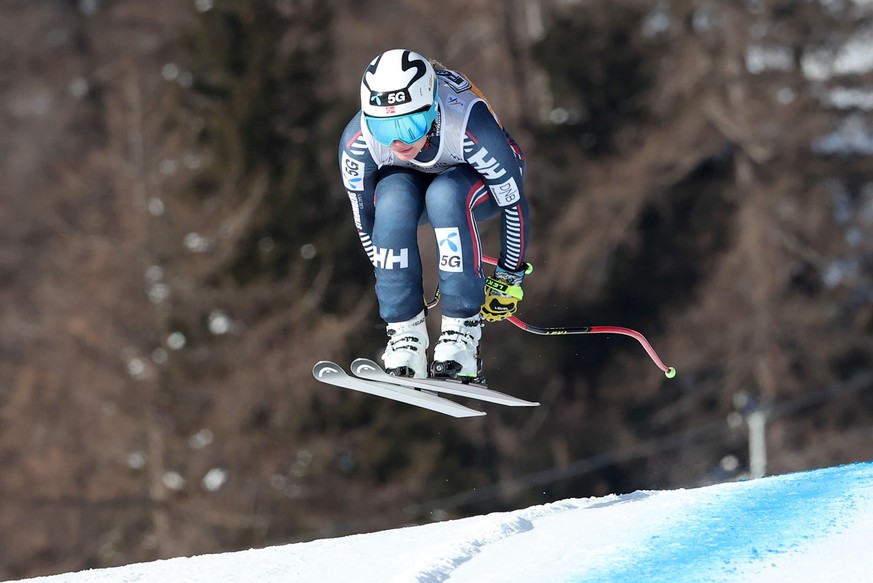 epa10420093 Ragnhild Mowinckel of Norway speeds down the slope during the Women&#039;s Downhill race at the FIS Alpine Skiing World Cup in Cortina d&#039;Ampezzo, Italy, 21 January 2023. EPA/SERGIO BI ...